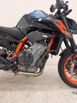 2023 Ktm 890 DUKE R Orange