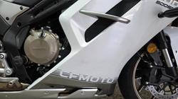 2025 CFMoto 500 SR VOOM WHITE