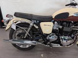 2011 Triumph BONNEVILLE T100 White