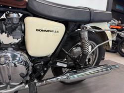 2011 Triumph BONNEVILLE T100 White