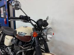2011 Triumph BONNEVILLE T100 White
