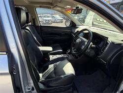 2015 MITSUBISHI OUTLANDER EXCEED (4x4)