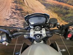 2017 Triumph STREET TRIPLE RS SILVER/RED
