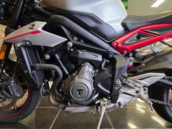 2017 Triumph STREET TRIPLE RS SILVER/RED