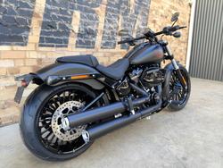 2026 HARLEY-DAVIDSON BREAKOUT 117 (FXBR) ROAD BLACK DENIM