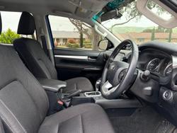 2022 Toyota Hilux SR5