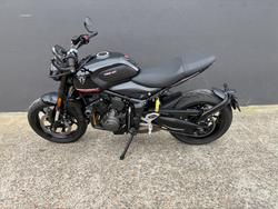 2025 Triumph TRIDENT 660 BLACK
