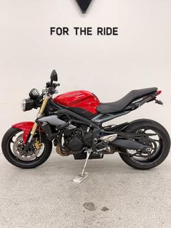 Triumph 2015 TRIUMPH 660CC STREET TRIPLE LAMS Red