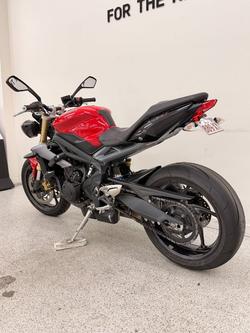 Triumph 2015 TRIUMPH 660CC STREET TRIPLE LAMS Red