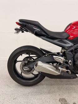 Triumph 2015 TRIUMPH 660CC STREET TRIPLE LAMS Red