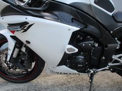 2010 YAMAHA YZF-R1 WHITE