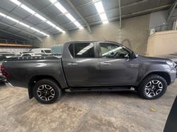 2020 Toyota Hilux SR5