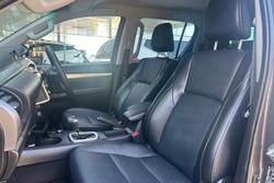 2025 Toyota Hilux SR5 48V