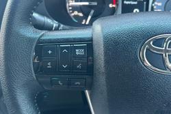 2025 Toyota Hilux SR5 48V