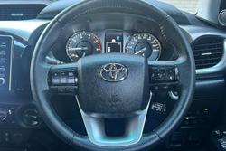 2025 Toyota Hilux SR5 48V