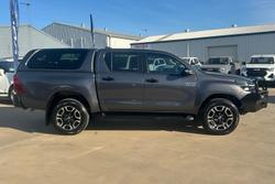 2025 Toyota Hilux SR5 48V