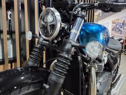 2026 Triumph BONNEVILLE BOBBER BLUE