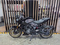 2026 Triumph TRIDENT 800 Black