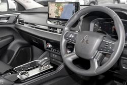 2026 Mitsubishi Outlander ES ZM MY26 White Diamond