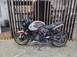 2026 Triumph TRIDENT 800 GREY