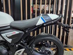 2026 Triumph THRUXTON 400 PEARL WHITE METALLIC