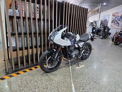 2026 Triumph THRUXTON 400 PEARL WHITE METALLIC