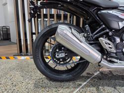 2026 Triumph THRUXTON 400 PEARL WHITE METALLIC