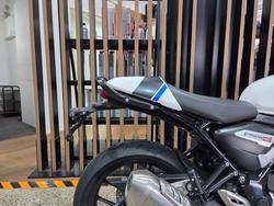 2026 Triumph THRUXTON 400 PEARL WHITE METALLIC