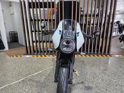 2026 Triumph THRUXTON 400 PEARL WHITE METALLIC