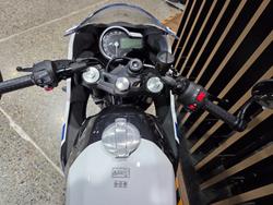 2026 Triumph THRUXTON 400 PEARL WHITE METALLIC
