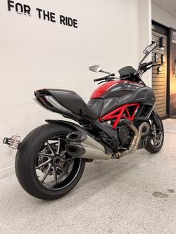 2012 DUCATI DIAVEL CARBON Red