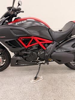 2012 DUCATI DIAVEL CARBON Red