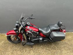 2018 HARLEY-DAVIDSON FLHCS HERITAGE CLC S 114 SOLID RED