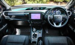 2025 Toyota Hilux SR5 48V