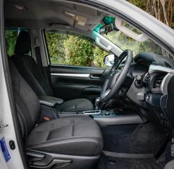 2025 Toyota Hilux SR5 48V