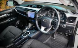 2025 Toyota Hilux SR5 48V