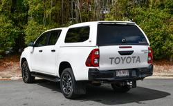 2025 Toyota Hilux SR5 48V