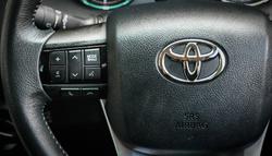 2025 Toyota Hilux SR5 48V
