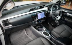 2025 Toyota Hilux SR5 48V