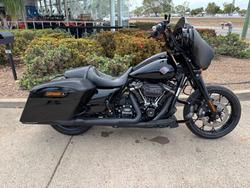 Harley-Davidson FLHXS Street Glide Special