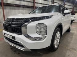2023 Mitsubishi Outlander LS