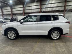 2023 Mitsubishi Outlander LS