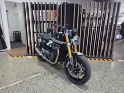 2026 Triumph BONNEVILLE SPEED TWIN 1200 RS Black