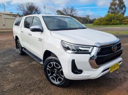 2022 Toyota
Hilux 4x4 SR5 2.8L T Diesel Automatic Double Cab 2U76940 001