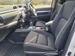 2022 Toyota
Hilux 4x4 SR5 2.8L T Diesel Automatic Double Cab 2U76940 001