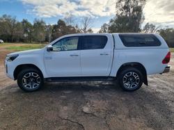 2022 Toyota
Hilux 4x4 SR5 2.8L T Diesel Automatic Double Cab 2U76940 001