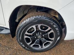 2022 Toyota
Hilux 4x4 SR5 2.8L T Diesel Automatic Double Cab 2U76940 001