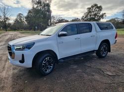2022 Toyota
Hilux 4x4 SR5 2.8L T Diesel Automatic Double Cab 2U76940 001