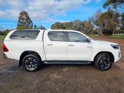 2022 Toyota
Hilux 4x4 SR5 2.8L T Diesel Automatic Double Cab 2U76940 001