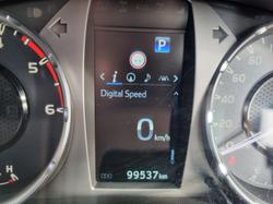 2022 Toyota
Hilux 4x4 SR5 2.8L T Diesel Automatic Double Cab 2U76940 001